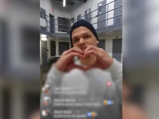 Instagram vanuit de cel met gesmokkelde telefoon