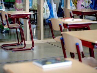 Scholen gaan weer open: schuiven met lestijden en knuffelzones
