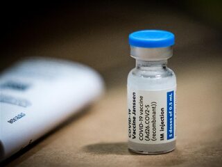 5 vragen over het opheffen van patenten op coronavaccins: 'De mens boven het verdienmodel'