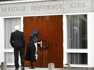 Kerken terug naar 30 bezoekers: 'een knieval voor de publieke opinie'