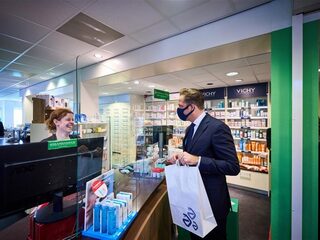 Podcast De Dag: Thuis testen? Luister deze bijsluiter