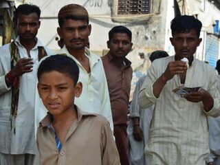 Rohingya ook in bittere omstandigheden in Pakistan: 'Waarom doet niemand iets?'