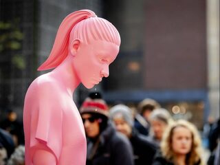 Beeld Aidsfonds al na vier dagen vernield, stichting 'diep geschokt'