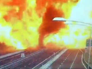 Zware explosies op snelweg bij Bologna: 'we voelden een enorme drukgolf'