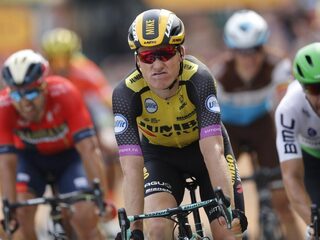 Teunissen wint de eerste etappe en de gele trui