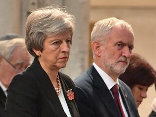 Publiek treurt niet om afgelast debat May en Corbyn: 'Het zijn twee bloedarmoedige sprekers'
