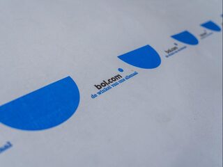 Wat is het toch met bedrijven die online de clown willen uithangen?