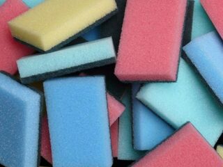 Keukensponsjes hebben even veel bacteriën als poep