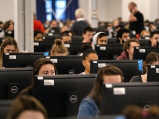 Studieschuld: 'Als ik dit tentamen niet haal kost het me duizenden euro's'