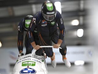 De Bruin crasht bij WK bobsleeën: 'Teleurgesteld, maar fysiek in orde'