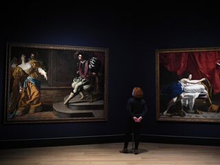 Ze was een van de grootste schilders in de geschiedenis van de kunst, maar wie was Artemisia?