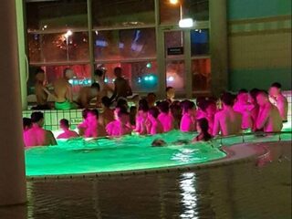 Spoeddebat Tilburg over uit de hand gelopen halloweenfeest in zwembad