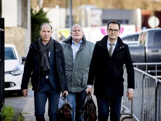 Hoe kan de advocaat van Holleeder het beste voor hem pleiten?