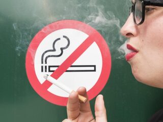 Ex-rokers kunnen fors besparen op overlijdensrisicoverzekering