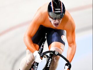 Wereldkampioen Lavreysen gaat regenboogtrui een mooi plekje geven