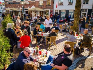 OMT-lid Menno de Jong: 'Wees voorzichtig met openen terrassen'