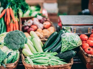 Zo'n 2 miljard kilo aan voedsel belandt jaarlijks niet in onze maag, maar in de afvalbak
