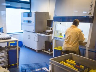 Hoe commerciële laboratoria de coronatest-capaciteit vergroten