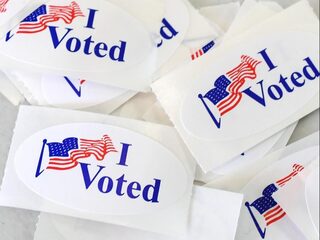 Democraten veroveren Huis, maar Republikeinen vergroten meerderheid in Senaat