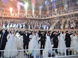 Duizenden stelletjes van de Moonsekte stappen vandaag in het huwelijksbootje