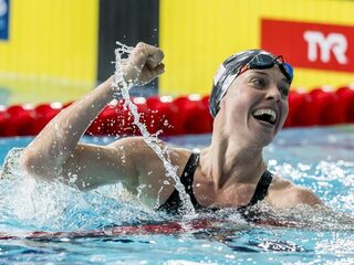 Oefenen met finales in de ochtend tijdens Swim Cup