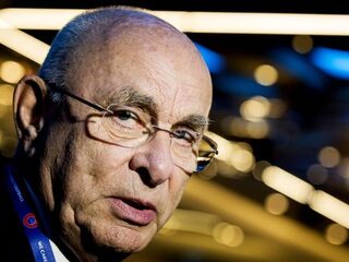 Van Praag kritisch op houding FIFA bij aantrekken Van Basten