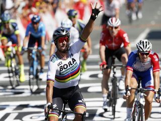 Sagan pakt ritzege en neemt gele trui over van Gaviria