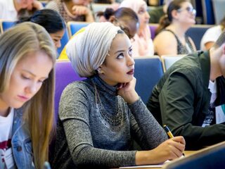 Feit of Fictie: '1 op de 3 studenten gebruikt lening om andere dingen te doen'