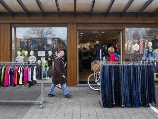 Stand.nl: 'De winkels moeten weer helemaal open'