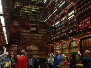 Het Binnenhof in verval blijft mooi