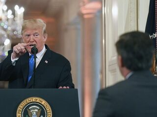 'In een normale democratie is het ondenkbaar om de pers te weigeren'