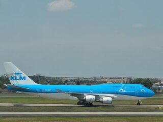 'KLM verplichtte piloot te zwijgen over giftige dampen in cockpit'