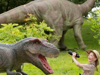 Leuk vakantie-uitje: griezelen bij dino’s in Schiedam