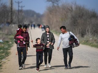 Bram van Ojik: 'Begin eerst met opvang vluchtelingen, voordat je eindgetal noemt'