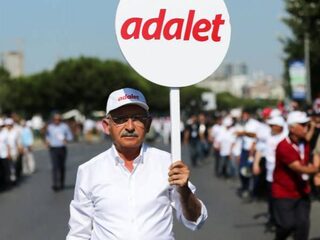 Turkse oppositieleider Kilicdaroglu in 'Mars voor Gerechtigheid'