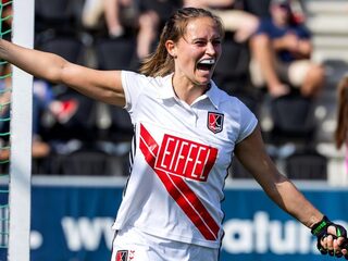 Hockeyster Jonker deed alsof ze geblesseerd was om haar zwangerschap nog even te verbergen