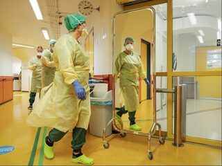 Zorgmedewerkers willen van uitzondering op quarantaineregels af: 'Dit is te gek voor woorden'