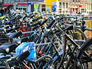 Uber rijdt fietser aan en wijst aansprakelijkheid af