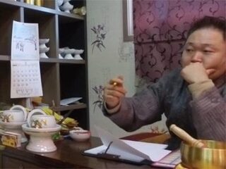 Mischa Says Hi! #2:  'Je geeft te veel geld uit en pas op met drank'