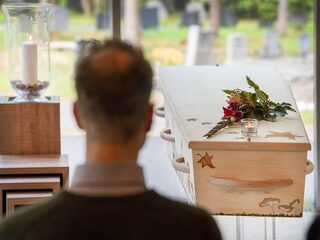 Stand.nl: Rouwverlof moet beter geregeld worden
