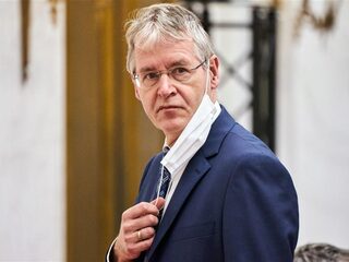 Podcast De Dag: Vragen we te veel van leraren in cartoon-debat?