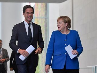 Podcast De Dag: Hoe de liefde tussen Merkel en Rutte bekoelde