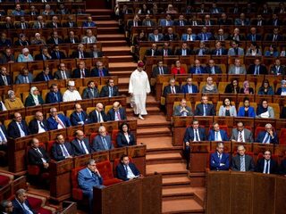 Welles-nietes: Moeten Marokkanen financieel met de billen bloot?