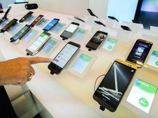 Minder mensen lenen voor telefoon bij abonnement