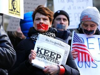 De journalisten versus Trump: hoe om te gaan met zijn leugens?