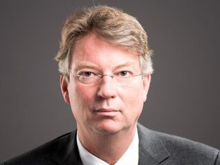 Politici dienen feiten en meningen te verbinden