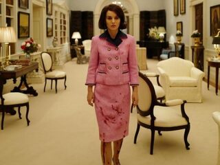 De bloedvlekken op het roze pakje