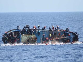 Waarom de identificatie van omgekomen bootvluchtelingen zo lastig is