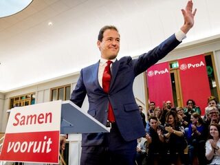 'Uitstel besluit Oekraïne-referendum raakt aan grenzen van de wet'