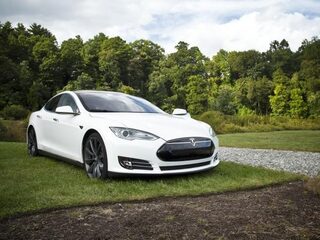 TrendingVandaag: Tesla-rijders maken de meeste snelheidsovertredingen